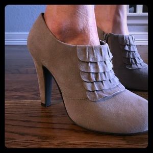 Gianni Bini tan booties